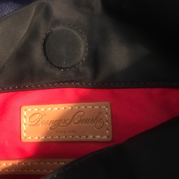 Dooney and Bourke cross body bag - Picture 3 of 4